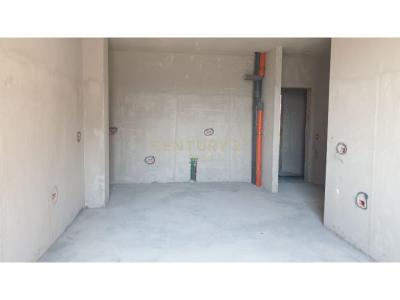 Oxhaku, Tirana, Albania