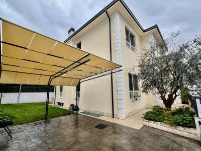 Liqeni i Thatë, Tirana, Albania