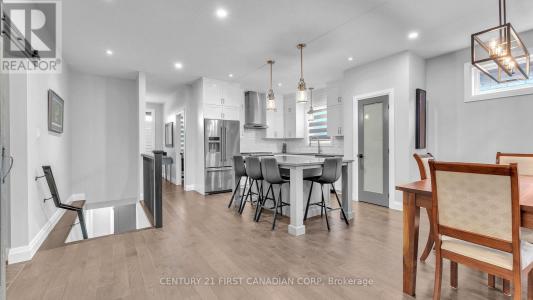 697 BARKER STREET, Strathroy-caradoc (mount Brydges), Ontario N0L 1W0, Canada