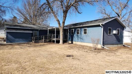428 N 2nd St, Sheffield, Iowa 50475