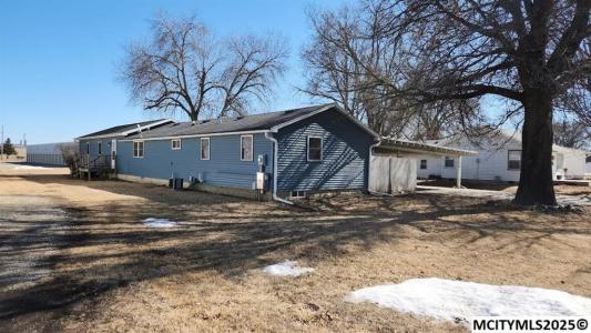 428 N 2nd St, Sheffield, Iowa 50475