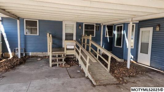 428 N 2nd St, Sheffield, Iowa 50475