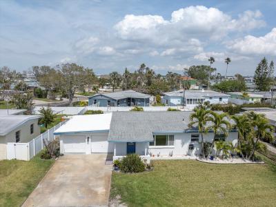 16315 2nd St E, Redington Beach, Florida 33708, USA