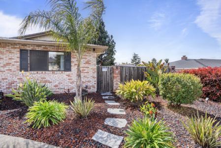 725 Ridgemark Drive, Hollister, California 95023, USA