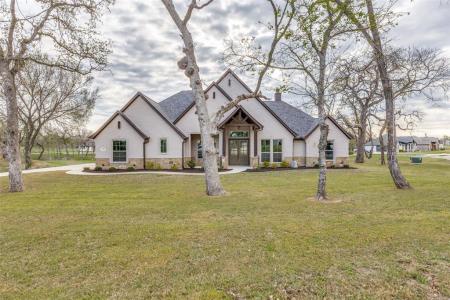 105 Clayton Crossing, Springtown, Texas 76082, USA