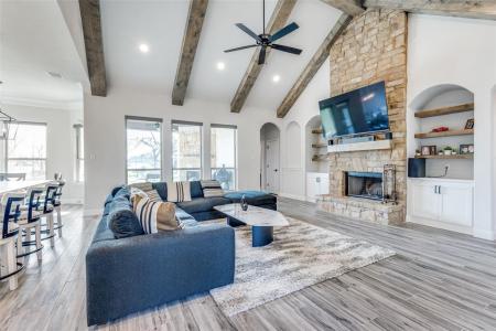 105 Clayton Crossing, Springtown, Texas 76082