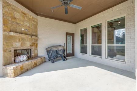 105 Clayton Crossing, Springtown, Texas 76082