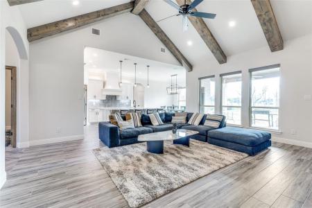 105 Clayton Crossing, Springtown, Texas 76082, USA