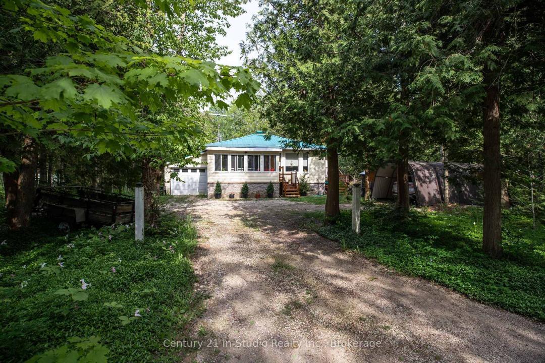 496 BERFORD LAKE ROAD, South Bruce Peninsula, אונטריו N0H 2T0, קנדה 