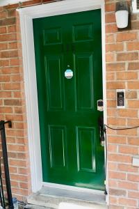 415 JARVIS STREET, Toronto, Ontario M4Y 3C1, Canada