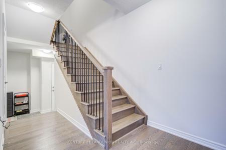69 BUD LEGGETT CRESCENT, Georgina, Ontario L4P 0T1, Canada