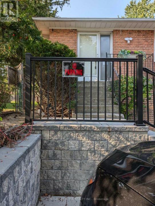 100 CROCKAMHILL DRIVE, Toronto (agincourt North), Ontario M1S 2L1, Canada