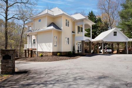 30 Berrong Drive, Hayesville, 노스 캐롤라이나 28904, 미국
