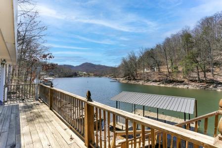30 Berrong Drive, Hayesville, 노스 캐롤라이나 28904, 미국