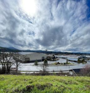 2207 NE Industry Drive, Grants Pass, אורגון 97526, ארצות הברית של אמריקה 