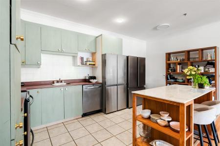 7680 Boul. Marie-Victorin, Brossard, Quebec J4W 3L2, Canada