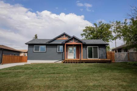 8805 102 STREET, Grande Prairie, Alberta T8V 2S6, Canada