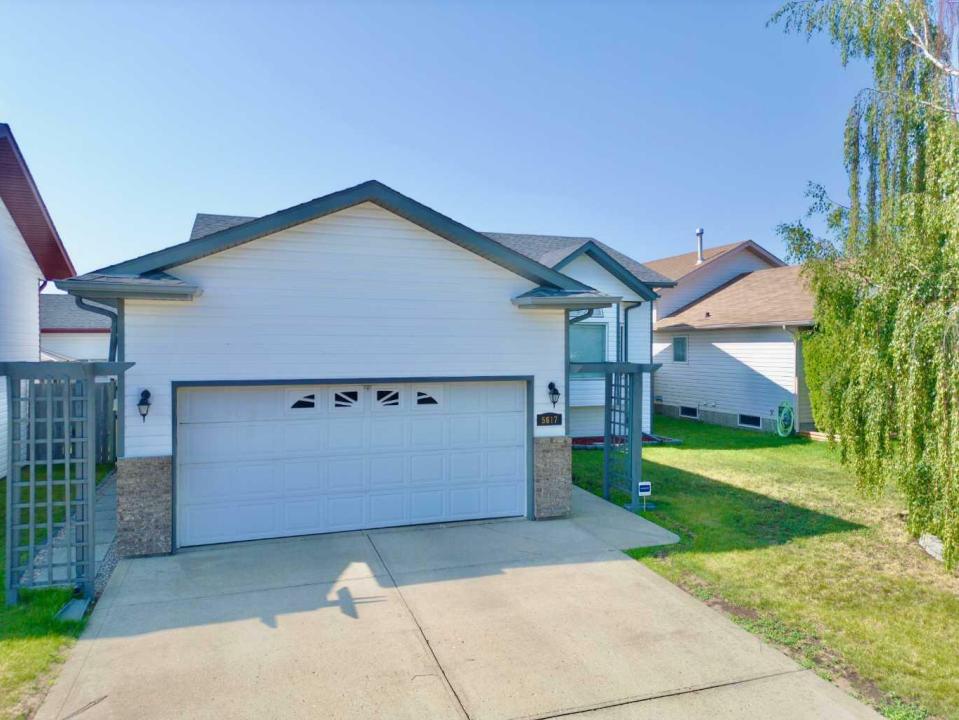 5617 PARK STREET, Blackfalds, Alberta T0M 0J0, Canada