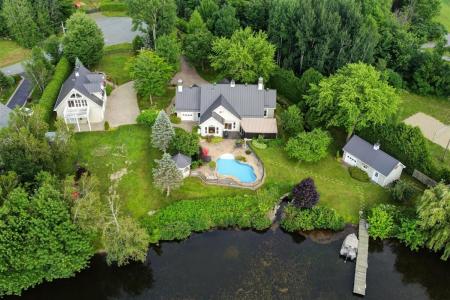56Z-58Z  Imp. de l'Île, Roxton Pond, Quebec J0E 1Z0, Canada