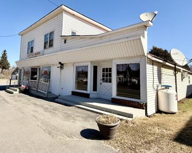 9658 Route 22, Chazy, NY 12921, USA