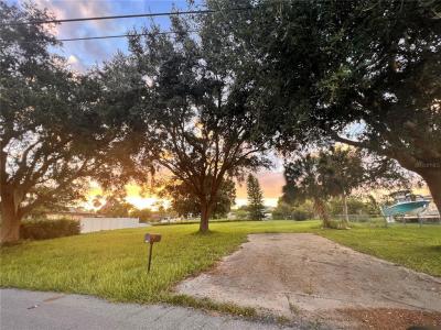 550 E Tarpon Boulevard NW, Port Charlotte, פלורידה 33952, ארצות הברית של אמריקה