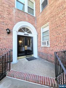 975-995 Teaneck Road, Teaneck, Нью-Джерси 07666, Соединенные Штаты