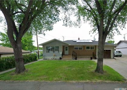 2925 FRANCIS STREET, Regina, Saskatchewan S4N 2R8, Canada