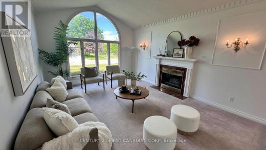 212 TIMBER DRIVE, London South (south B), 安大略省 N6K 4B6, 加拿大