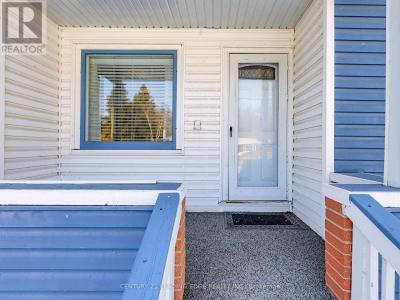 350 THE QUEENSWAY SOUTH, Georgina (keswick South), オンタリオ L4P 2B9, カナダ