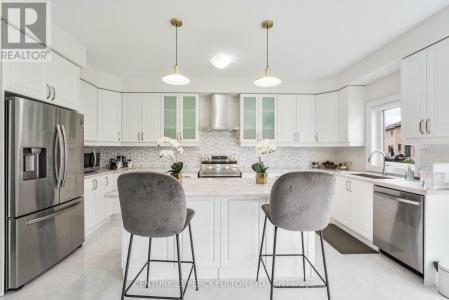 343 NORTHGLEN BOULEVARD WEST, Clarington (bowmanville), Ontario L1C 7E2, Canada