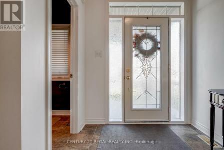 4 HAYFIELD AVENUE, Uxbridge, Ontario L9P 0A2, Canada