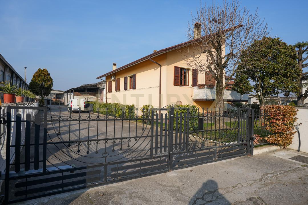 Via Torino, Cerea, Veneto 37053, Italia