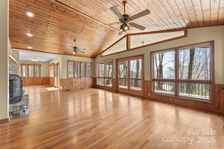 1 Sleepy Hollow Drive, Maggie Valley, Carolina Del Norte 28751, Estados Unidos