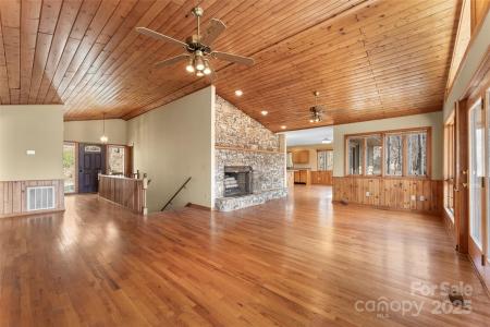 1 Sleepy Hollow Drive, Maggie Valley, Carolina Del Norte 28751, Estados Unidos
