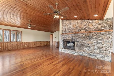 1 Sleepy Hollow Drive, Maggie Valley, Carolina Del Norte 28751, Estados Unidos