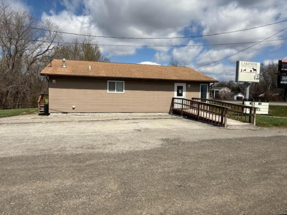 631 Pershing Street, Herrin, Illinois 62948, USA