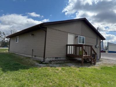 631 Pershing Street, Herrin, Illinois 62948, USA
