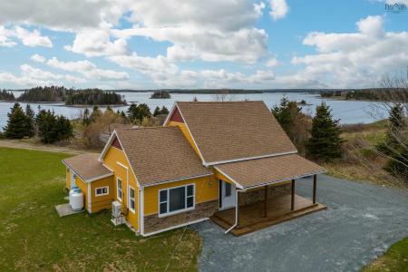1900 OSTREA LAKE, Ostrea Lake, Nova Scotia B0J 2L0, Canada