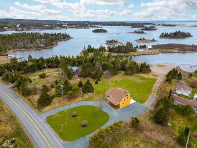 1900 OSTREA LAKE, Ostrea Lake, Nova Scotia B0J 2L0, Canada