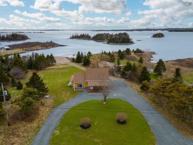 1900 OSTREA LAKE, Ostrea Lake, Nova Scotia B0J 2L0, Canada