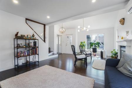 8360 Av. Oregon, Brossard, Quebec J4Y 2J7, Canada