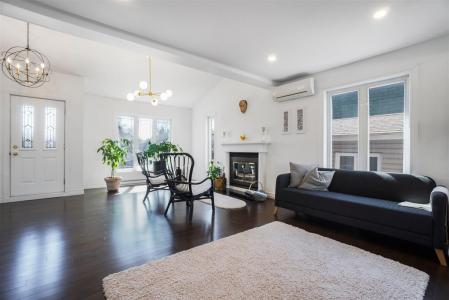 8360 Av. Oregon, Brossard, Quebec J4Y 2J7, Canada