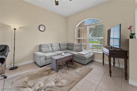 6817 Eagle Street, Fort Myers, Floryda 33966, USA