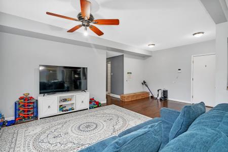 1410 W Sunnyside Avenue , 1S, Chicago, Illinois 60640, USA