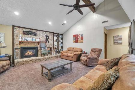 816 Rosehaven Drive, Altus, Oklahoma 73521