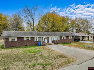 1215 A & B BASIL STREET, Corning, 阿肯色州 72422, 美國