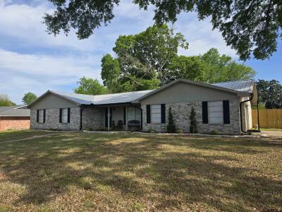 301 Country Club Lane, Pittsburg, Texas 75686, USA