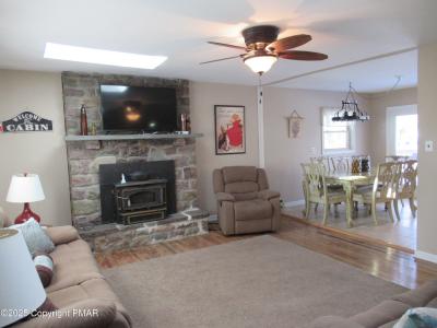 22 Estates Drive, Lake Harmony, Pennsylvania 18624, USA