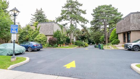 25 REDSTONE PATH, Toronto, Ontario M9C 1Y7, Canada