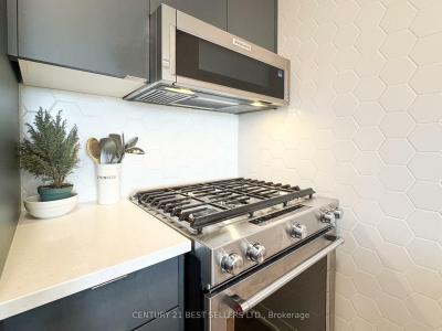 590 NORTH SERVICE ROAD, Hamilton, Ontario L8E 0K5, Canadá